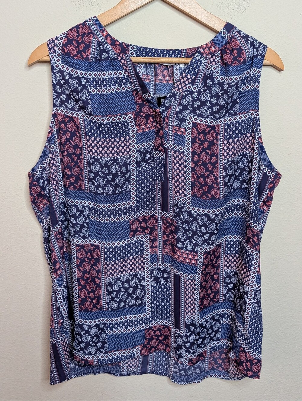 NWT Violet and Claire Sleeveless Patchwork Print Top Navy Floral Size XL